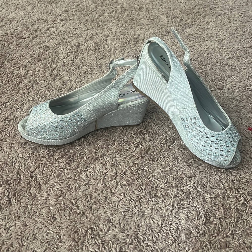 I am selling these heels the brand is Silver Slipper and size is a four!